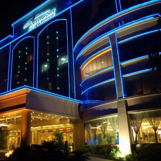 Caurules tipa lente DURALIGHT 220V, silti balta ar zibspuldzes efektu