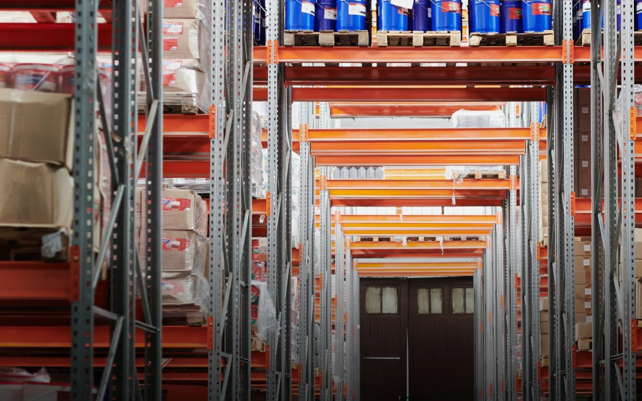 Noliktavām un ražotnēm